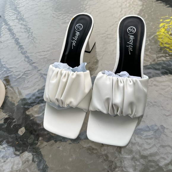 NASTY GAL WHITE RUCHED HEELS - Picture 4 of 4